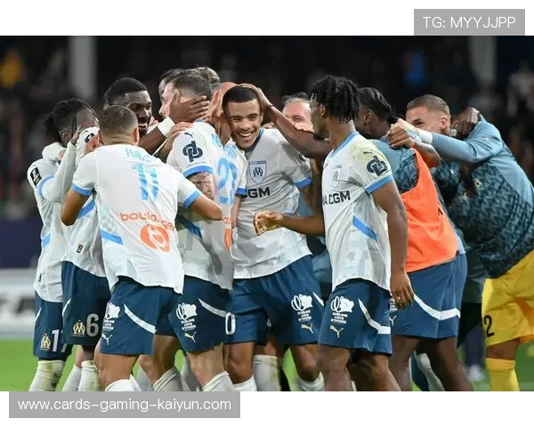 霍伊别尔断球发起反击